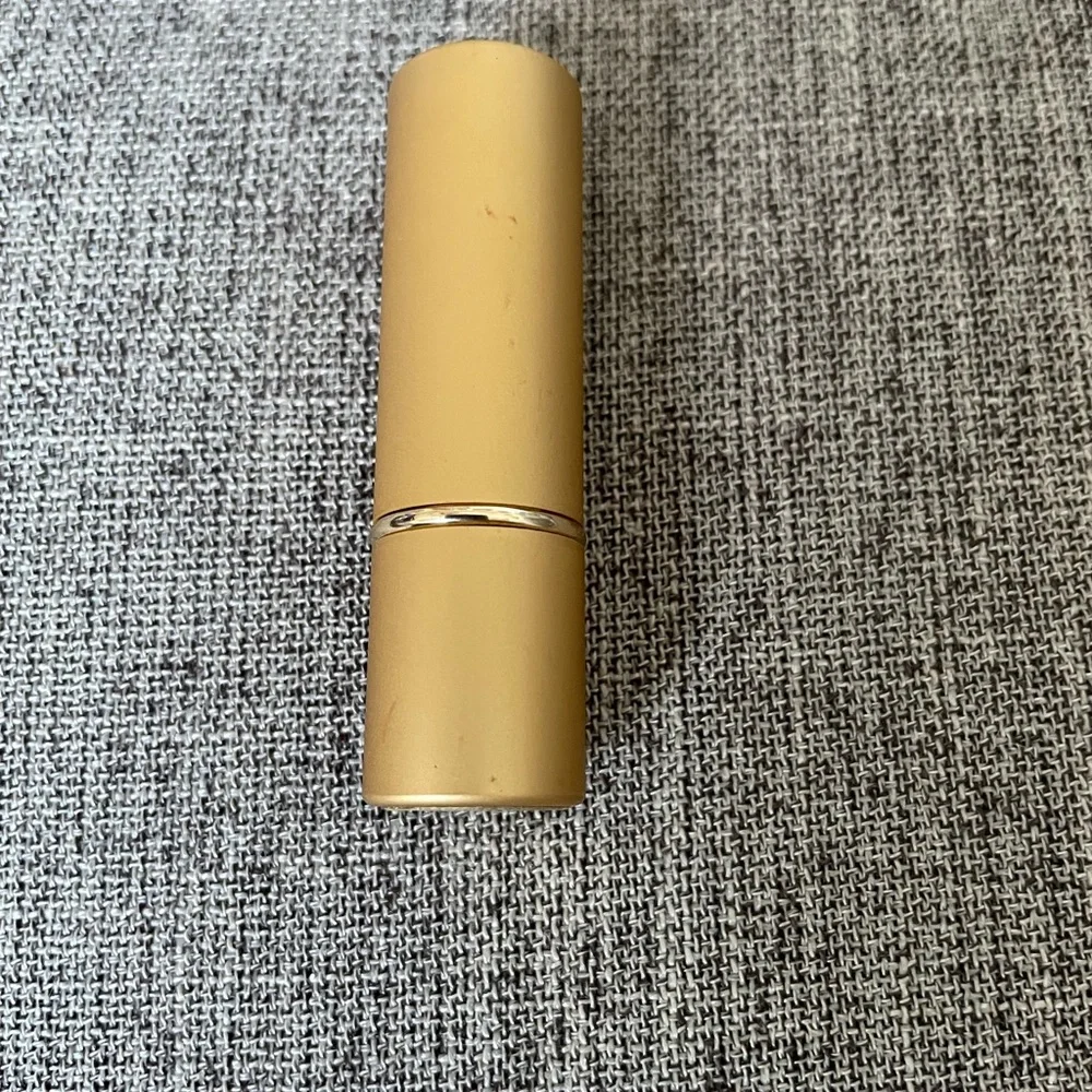 Estee Lauder Double Matte Moisturizing Lipstick Gold Tube Cranberry Cobbler 01
